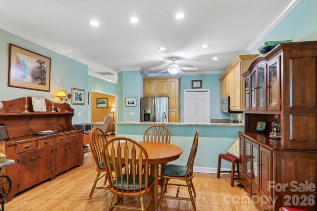 54 Victoria Park Drive, Hendersonville, NC 28792