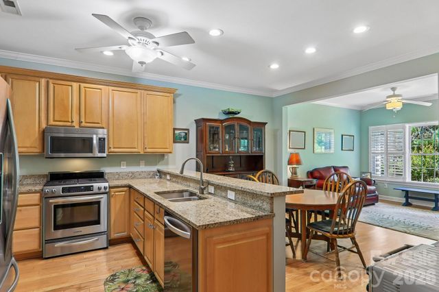 54 Victoria Park Drive, Hendersonville, NC 28792