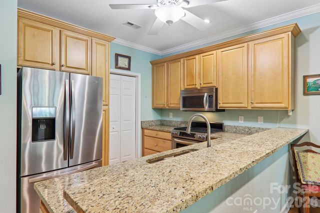 54 Victoria Park Drive, Hendersonville, NC 28792