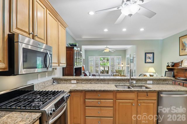 54 Victoria Park Drive, Hendersonville, NC 28792