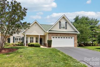 54 Victoria Park Drive, Hendersonville, NC 28792