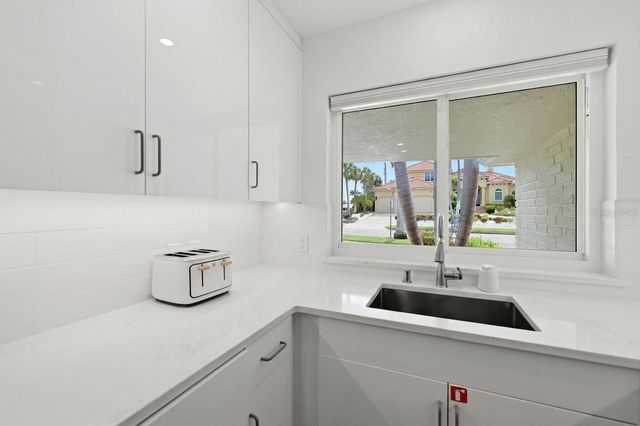 409 N WASHINGTON DRIVE, Sarasota, FL 34236