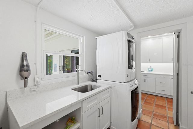 409 N WASHINGTON DRIVE, Sarasota, FL 34236