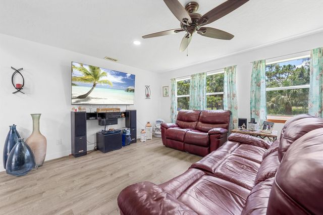 12450 77th Street, Fellsmere, FL 32948