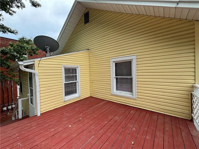 705 N 9 Street, St Joseph, MO 64501