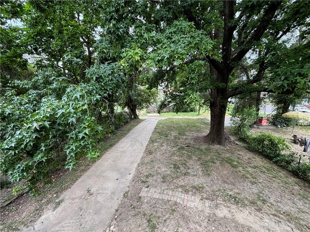 705 N 9 Street, St Joseph, MO 64501