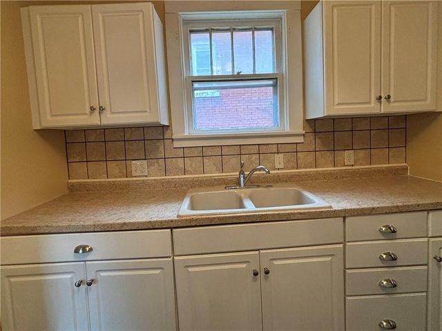 705 N 9 Street, St Joseph, MO 64501