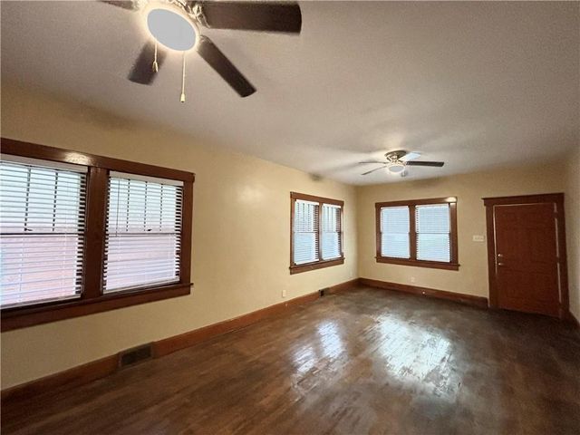 705 N 9 Street, St Joseph, MO 64501