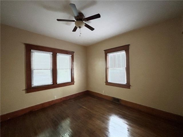 705 N 9 Street, St Joseph, MO 64501