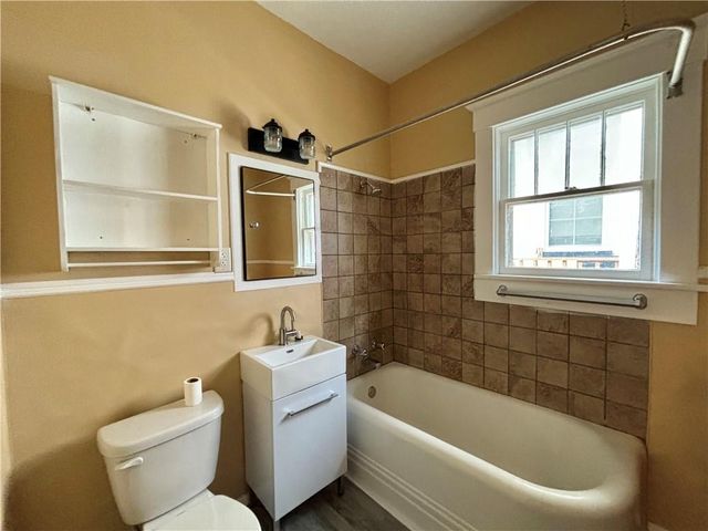 705 N 9 Street, St Joseph, MO 64501