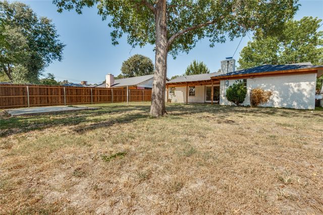 1906 Woodoak Drive, Irving, TX 75060