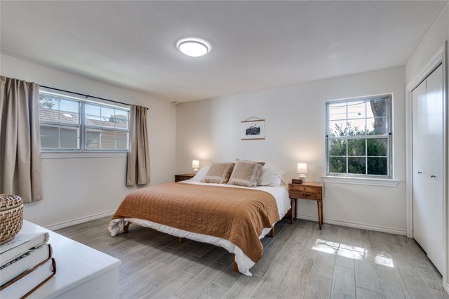 1906 Woodoak Drive, Irving, TX 75060