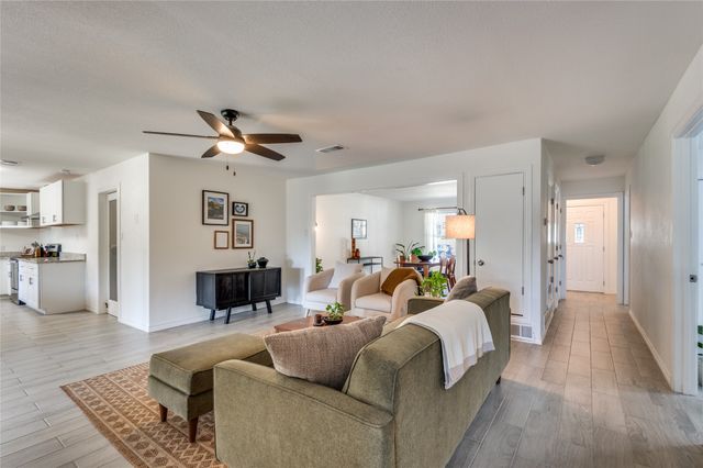 1906 Woodoak Drive, Irving, TX 75060