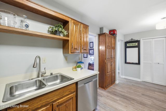 232 Moser Rd, Louisville, KY 40223