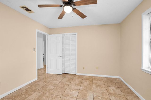 202 Twin Harbors Drive, Onalaska, TX 77360