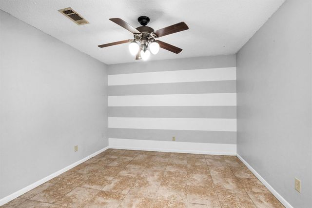 202 Twin Harbors Drive, Onalaska, TX 77360