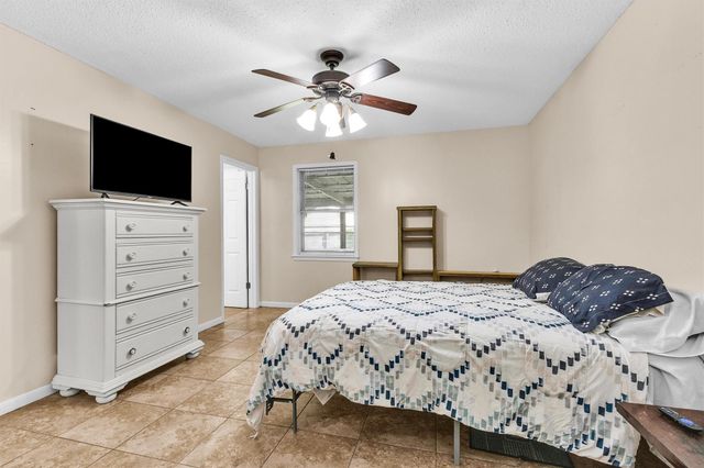 202 Twin Harbors Drive, Onalaska, TX 77360