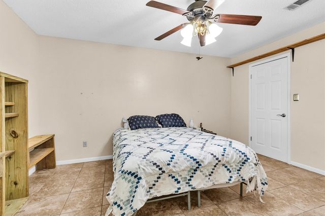 202 Twin Harbors Drive, Onalaska, TX 77360