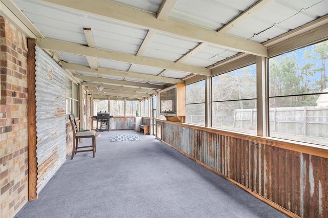 202 Twin Harbors Drive, Onalaska, TX 77360