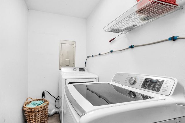 202 Twin Harbors Drive, Onalaska, TX 77360