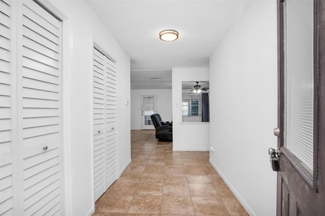 202 Twin Harbors Drive, Onalaska, TX 77360