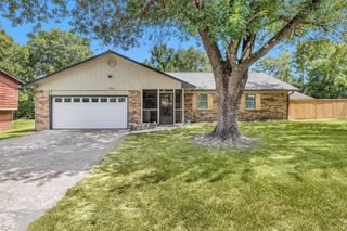 202 Twin Harbors Drive, Onalaska, TX 77360