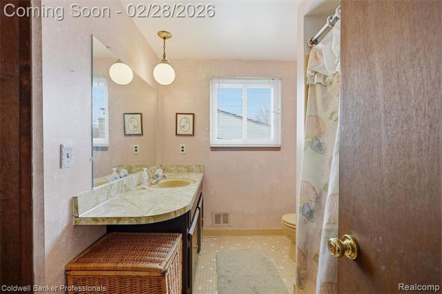 40162 Spitz Drive, Sterling Heights, MI 48313