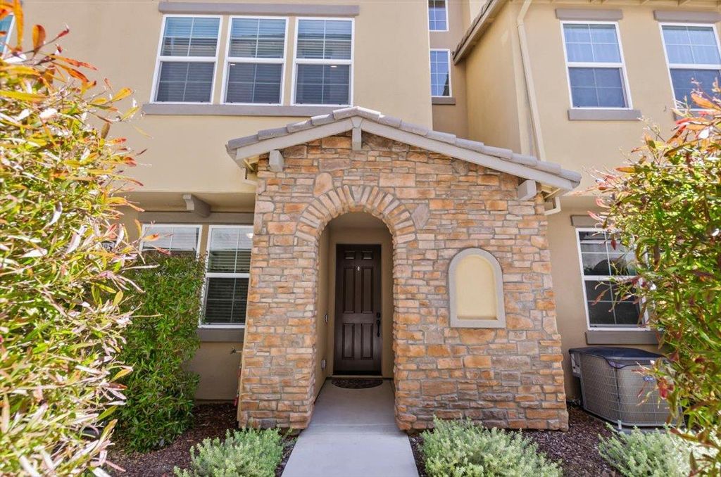 2954 Toulouse Walk, Sacramento, CA 95834