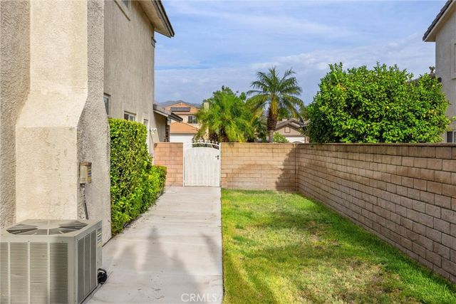 5730 N Yosemite, San Bernardino, CA 92407