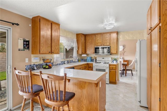 5730 N Yosemite, San Bernardino, CA 92407