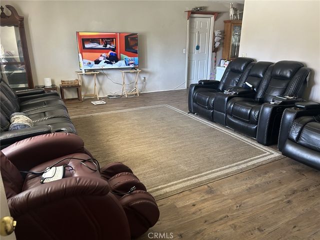 8915 3rd Avenue, Hesperia, CA 92345