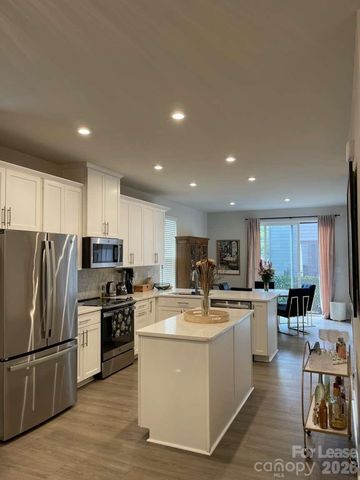 404 Spearfield Lane, Charlotte, NC 28205