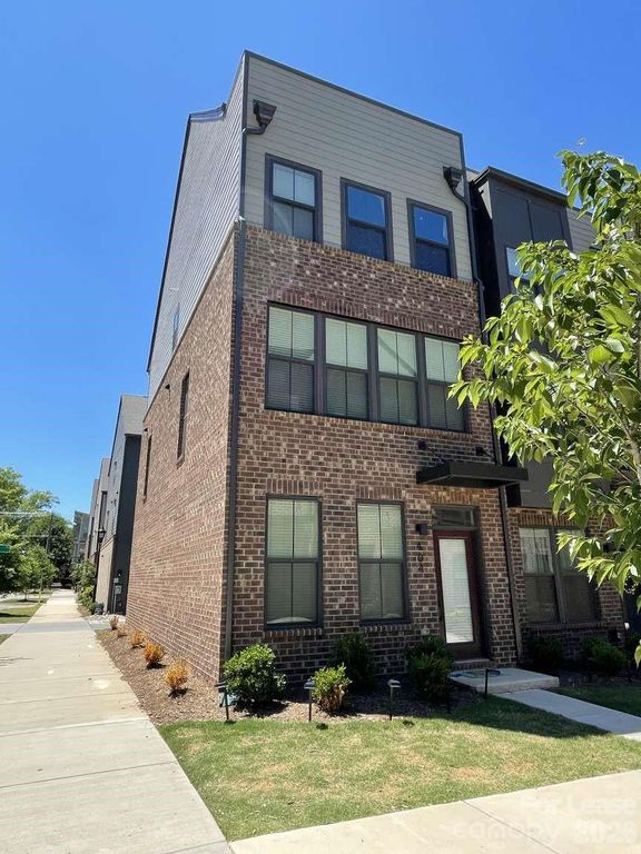 404 Spearfield Lane, Charlotte, NC 28205