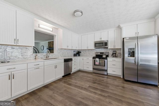 8712 Lake Drive, Snellville, GA 30039