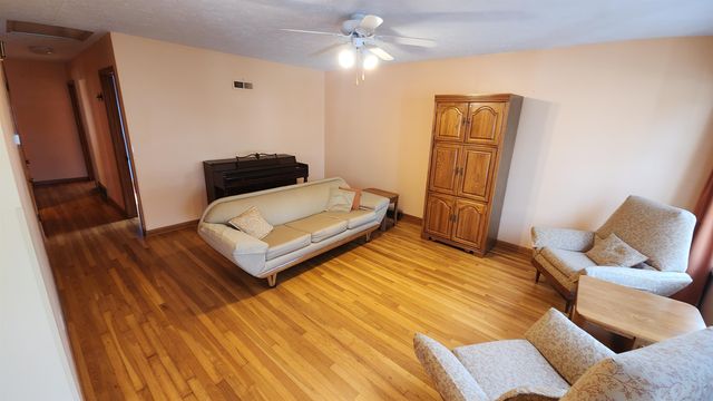 1917 Roberts Ave, Salina, KS 67401