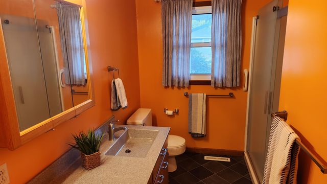 1917 Roberts Ave, Salina, KS 67401