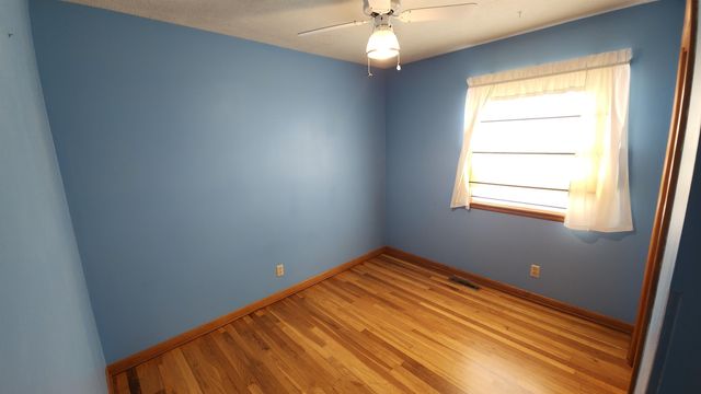 1917 Roberts Ave, Salina, KS 67401