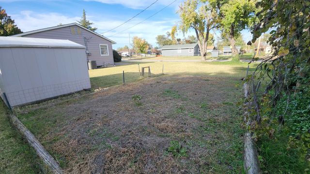 1917 Roberts Ave, Salina, KS 67401