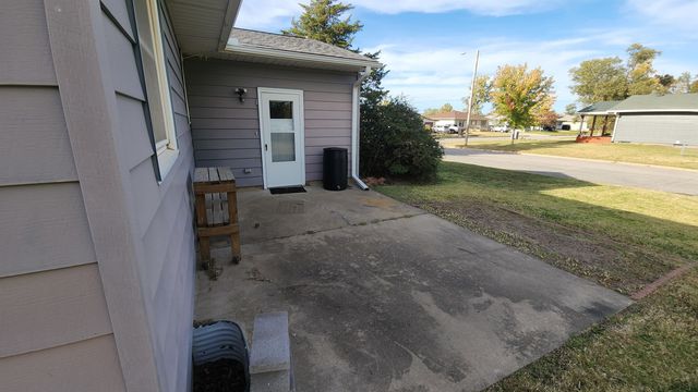 1917 Roberts Ave, Salina, KS 67401