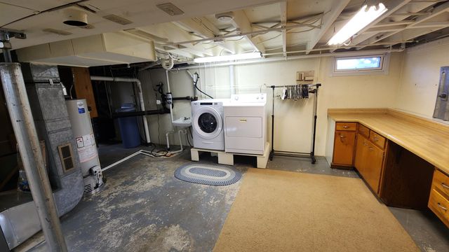 1917 Roberts Ave, Salina, KS 67401