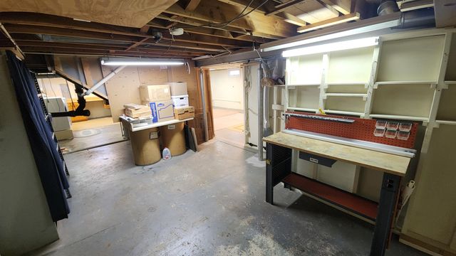 1917 Roberts Ave, Salina, KS 67401