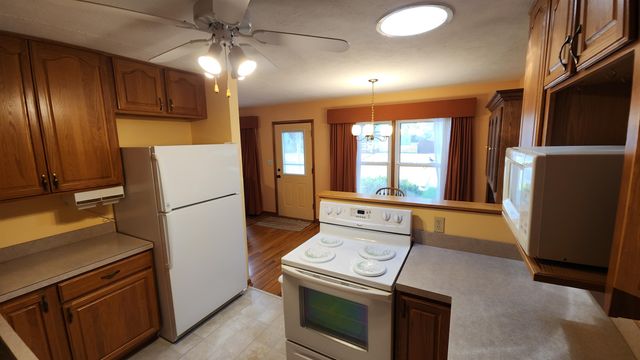 1917 Roberts Ave, Salina, KS 67401