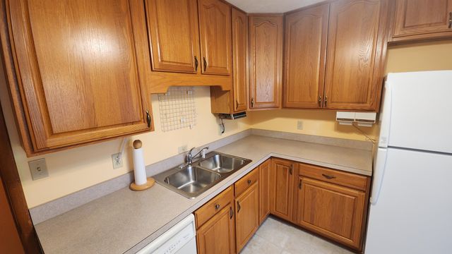 1917 Roberts Ave, Salina, KS 67401