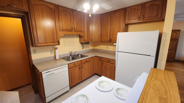 1917 Roberts Ave, Salina, KS 67401