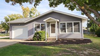 1917 Roberts Ave, Salina, KS 67401