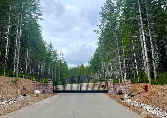 701 W Clear Lake Drive, Shelton, WA 98584