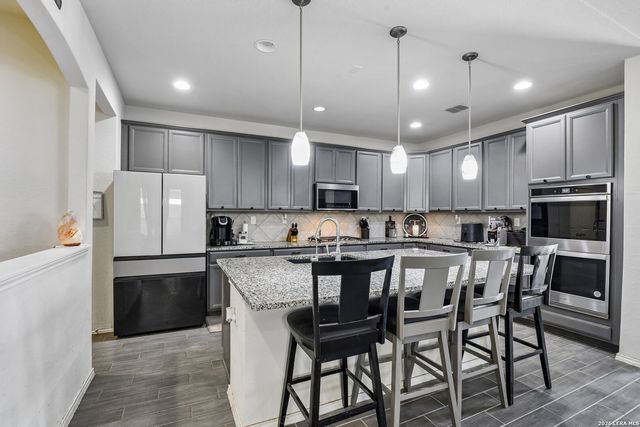 10727 Lone Ranger, San Antonio, TX 78254