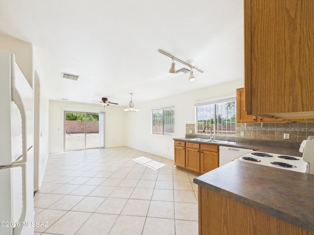 8544 E Desert Retreat Court, Tucson, AZ 85730