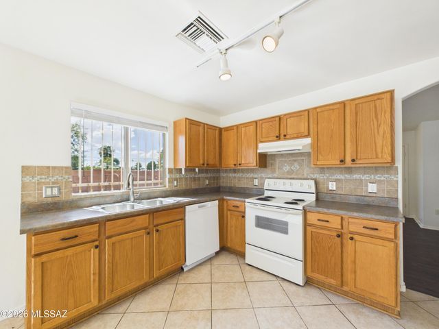 8544 E Desert Retreat Court, Tucson, AZ 85730