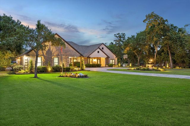 9426 Deer Path Lane, Magnolia, TX 77354